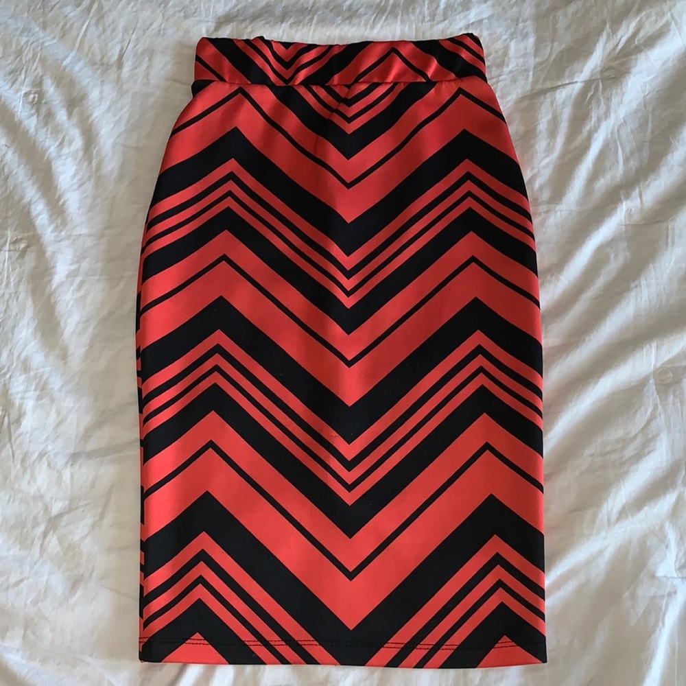 ULTRA TEEZE Coral and Black Mid-length Skirt (S)